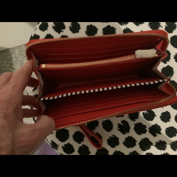 Henri Bendel fushia/white monogram zip wallet - Picture 5 of 6